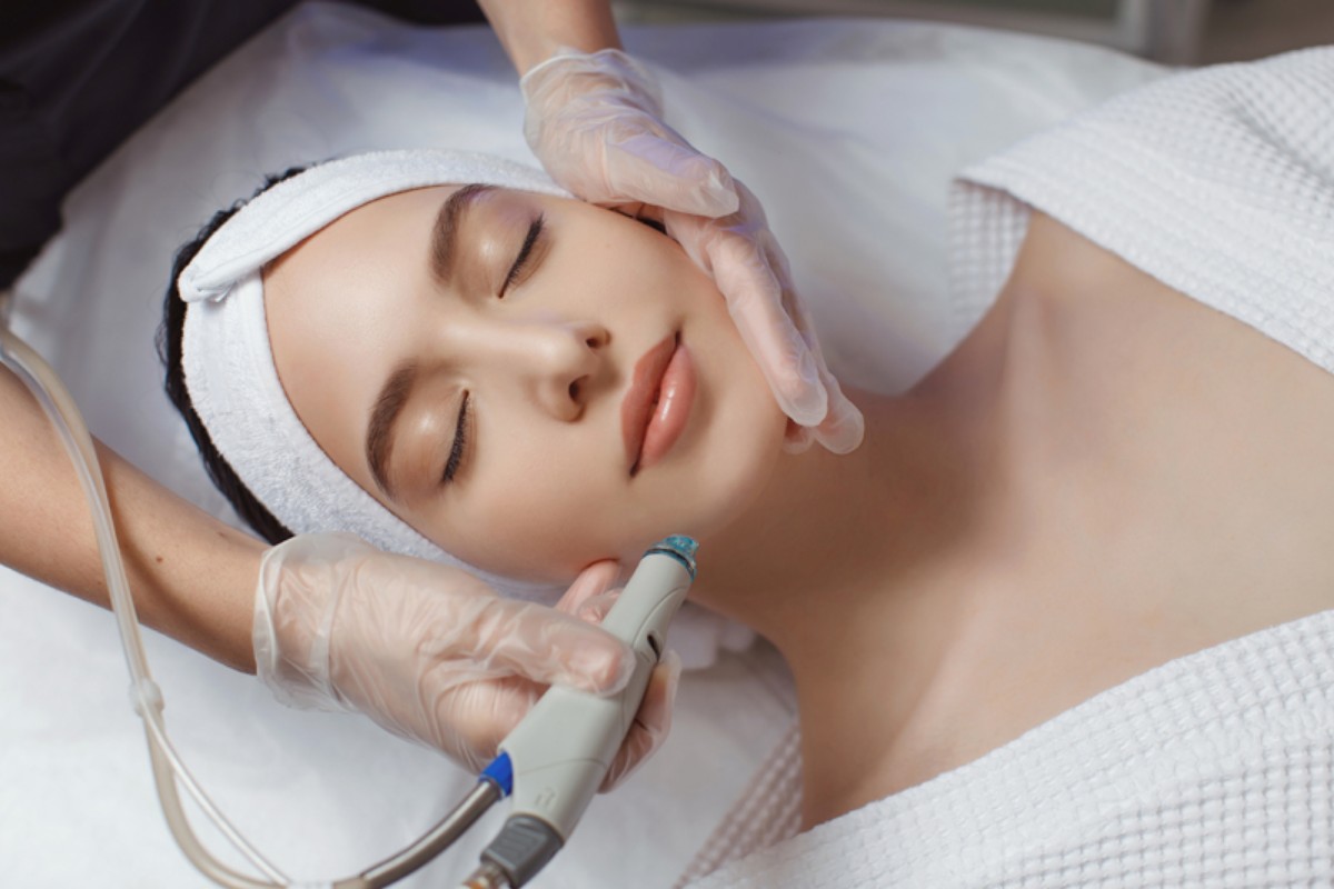 Hydrafacial Cleaning with the power of diamond